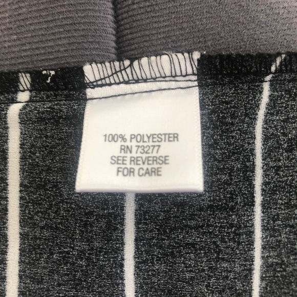 *4/$20* Apt 9 Black & White Sleeveless Blouse - Picture 4 of 7